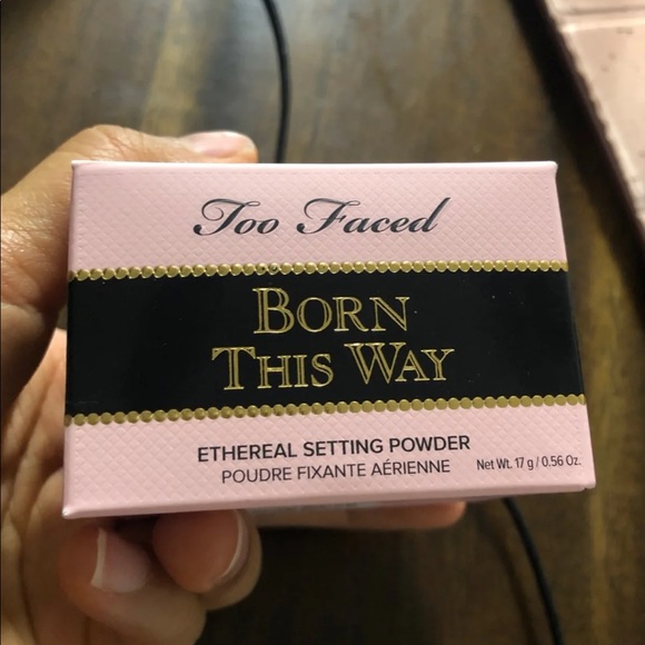 Too faced Born This Way Setting Powder - Picture 3 of 5